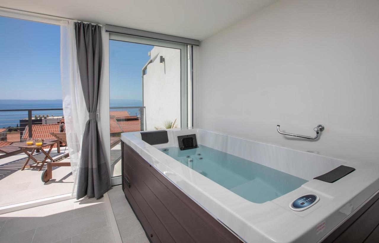 Apartments Left & Right With Jacuzzi, 4 Stars Makarska Exterior foto