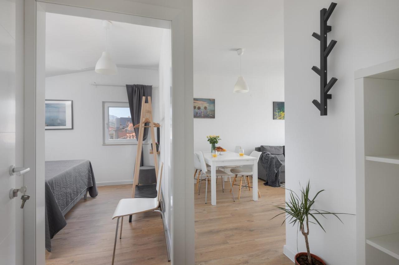 Apartments Left & Right With Jacuzzi, 4 Stars Makarska Exterior foto
